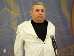 09