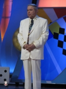 083